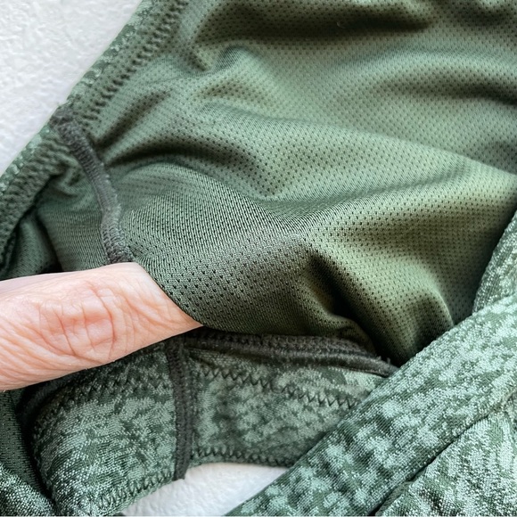 All in Motion Green Snakeskin High-Rise 7/8 Leggings & Sports Bra Set Sz Large - Picture 5 of 16